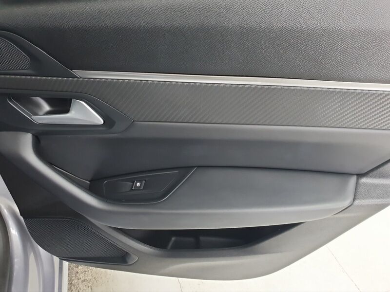 More views of Peugeot 508