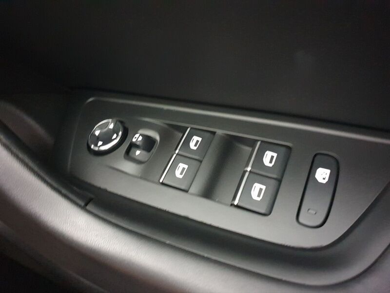 More views of Peugeot 508