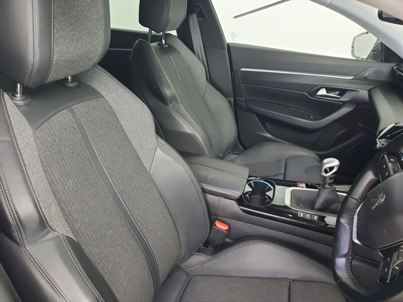 More views of Peugeot 508