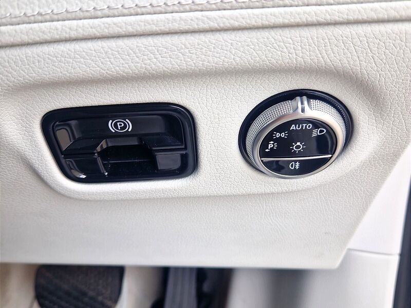 More views of Mercedes-Benz EQE