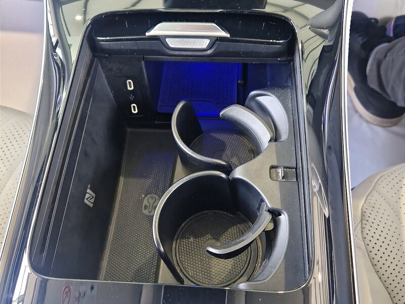 More views of Mercedes-Benz EQE