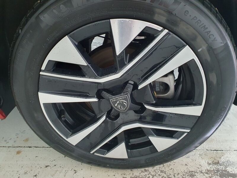 More views of Peugeot 208