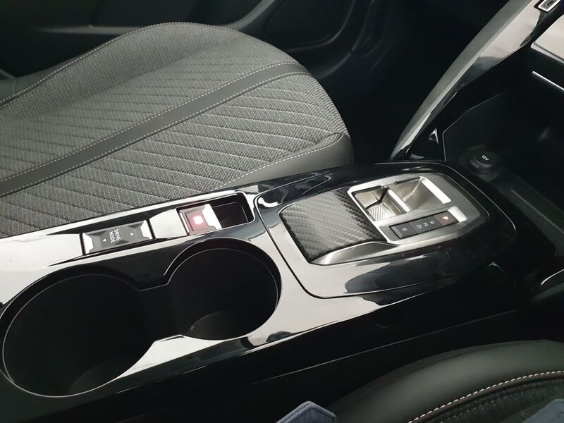 More views of Peugeot 208