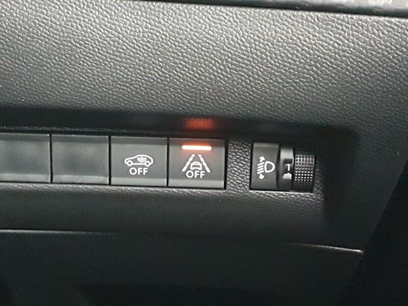 More views of Peugeot 208