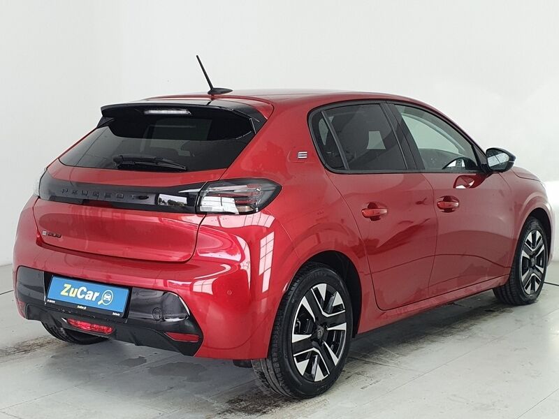 More views of Peugeot 208