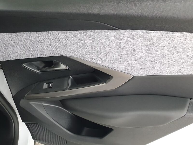 More views of Peugeot 3008