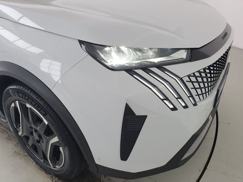 More views of Peugeot 3008