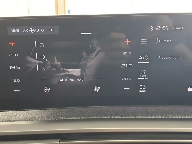More views of Peugeot 3008