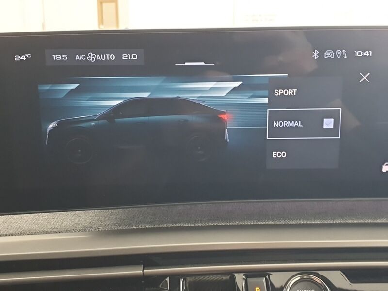 More views of Peugeot 3008