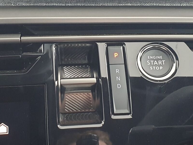 More views of Peugeot 3008