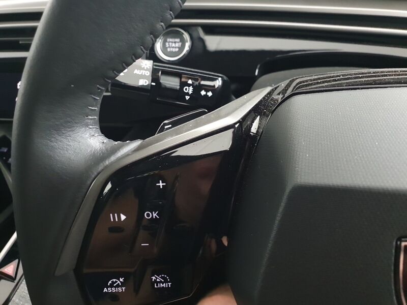 More views of Peugeot 3008