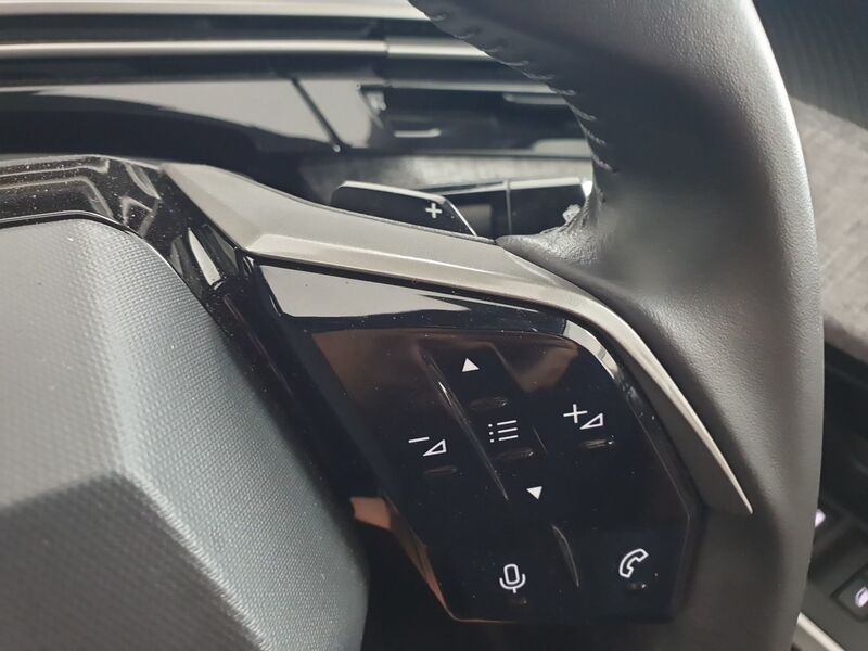 More views of Peugeot 3008