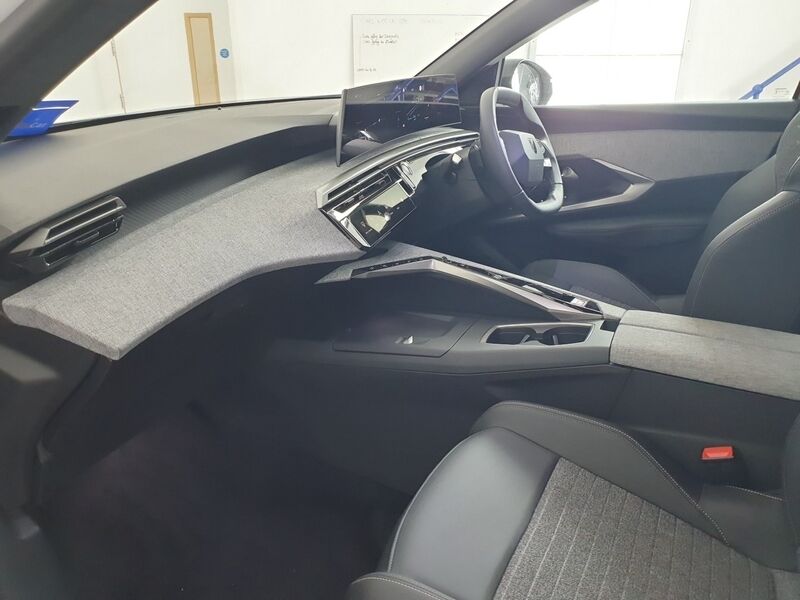 More views of Peugeot 3008
