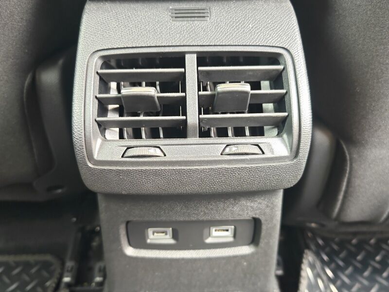 More views of Citroen e-C4