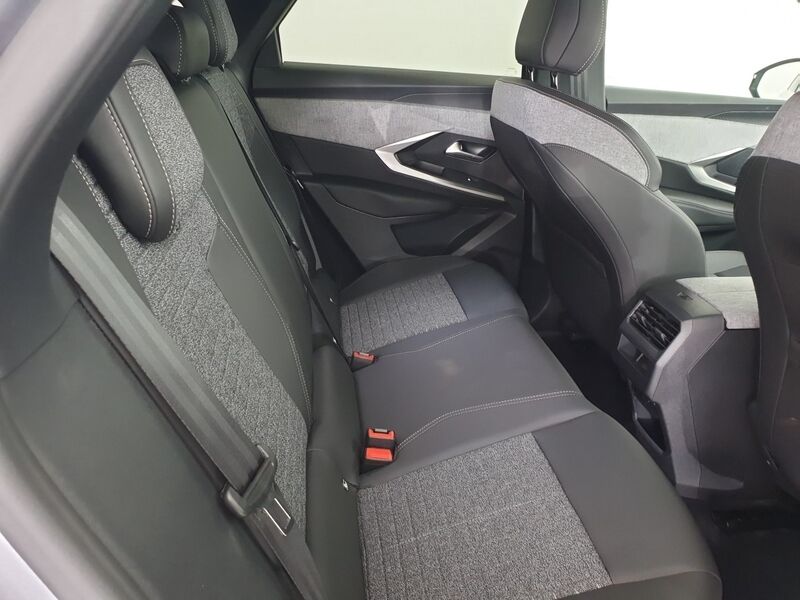 More views of Peugeot 3008
