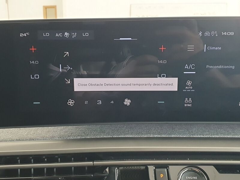 More views of Peugeot 3008