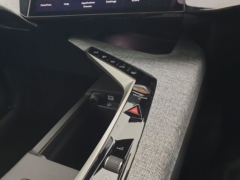 More views of Peugeot 3008