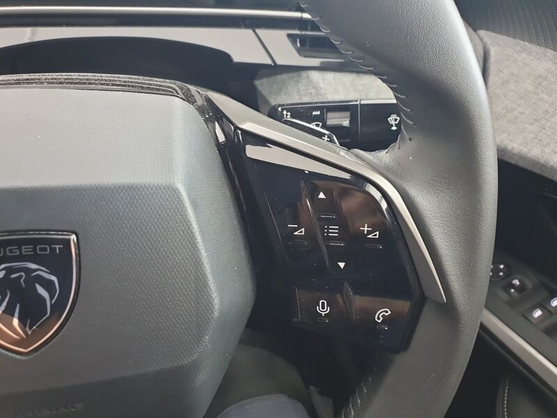 More views of Peugeot 3008