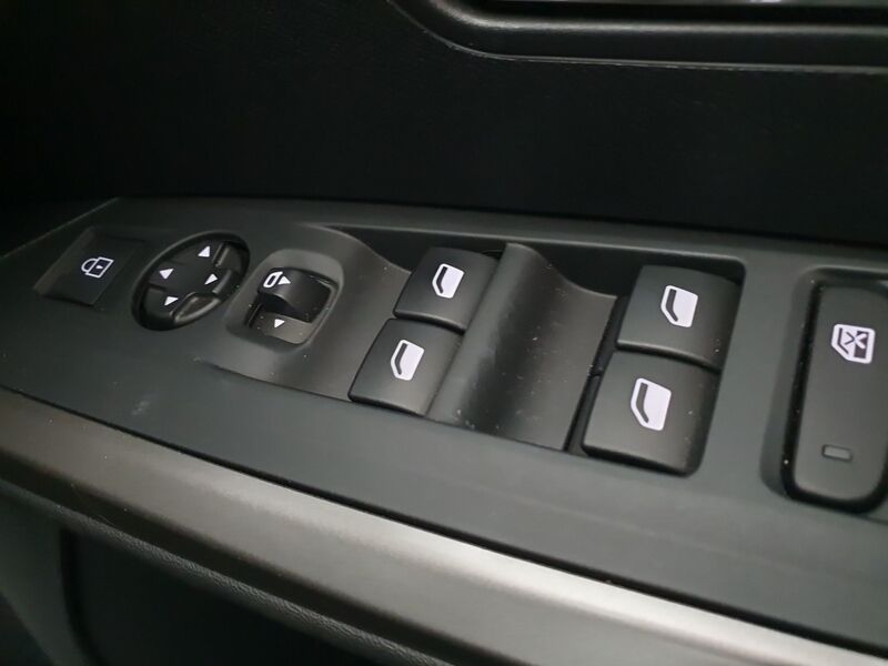 More views of Peugeot 3008