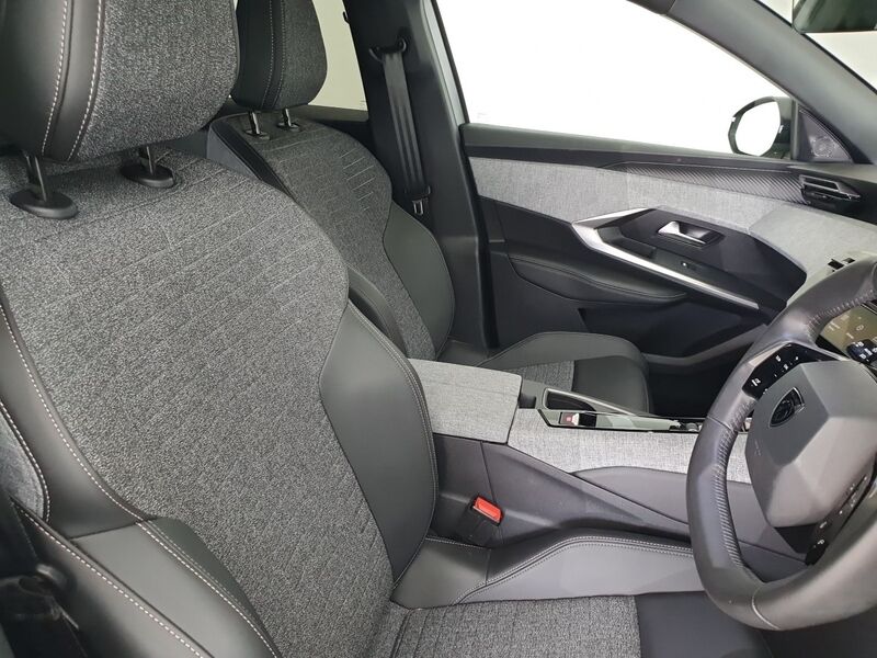 More views of Peugeot 3008