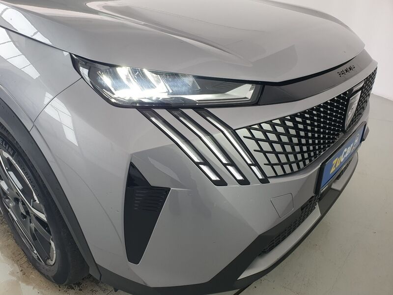 More views of Peugeot 3008