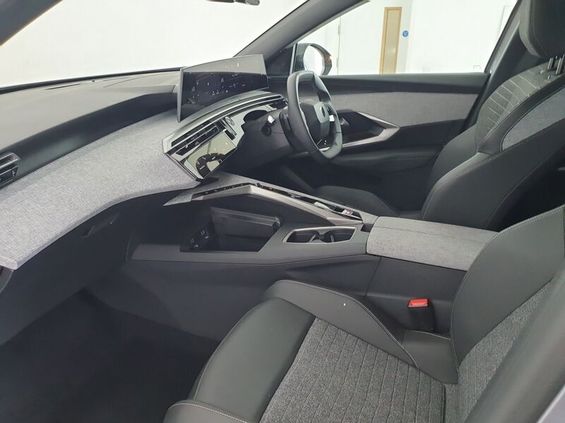 More views of Peugeot 3008