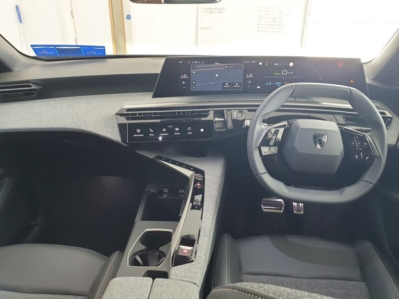 More views of Peugeot 3008