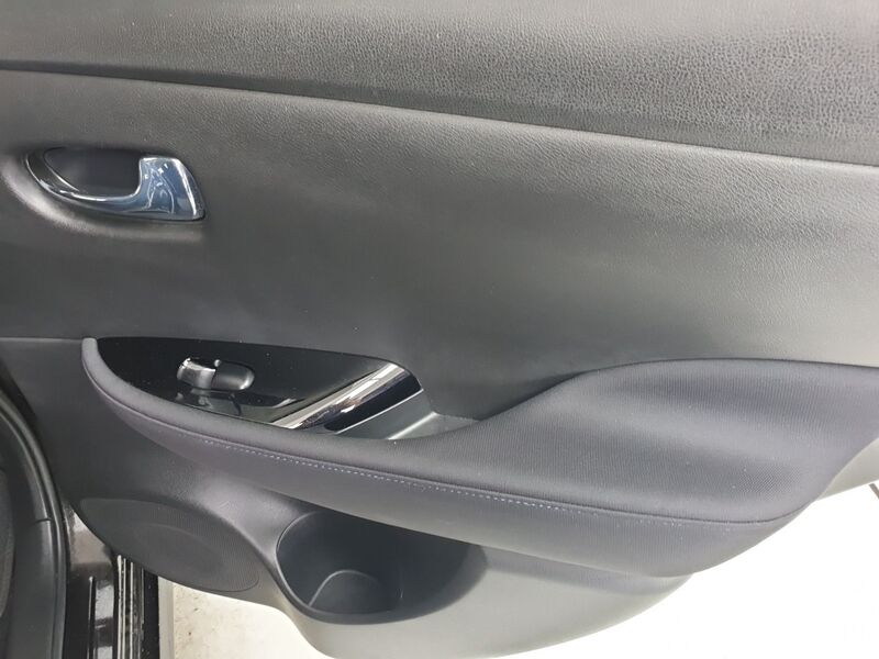 More views of Nissan Leaf