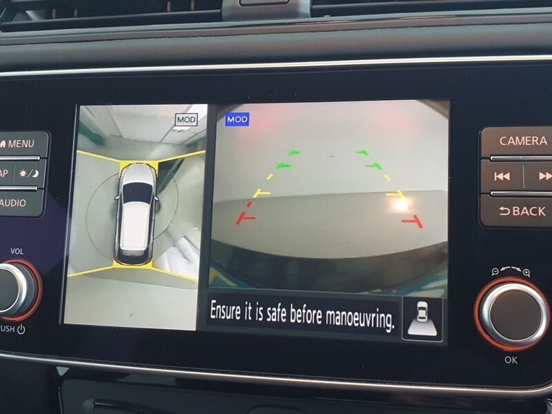 More views of Nissan Leaf