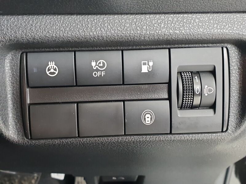 More views of Nissan Leaf