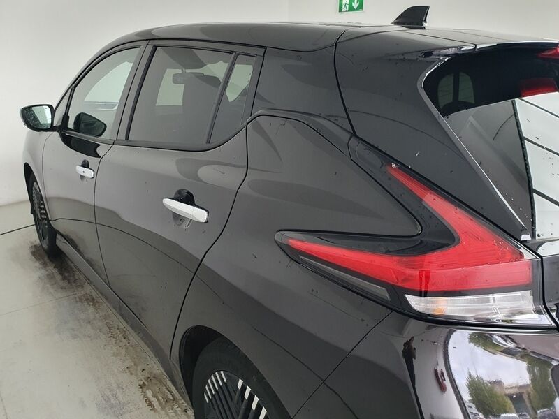 More views of Nissan Leaf