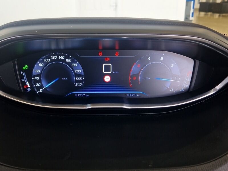 More views of Peugeot 3008