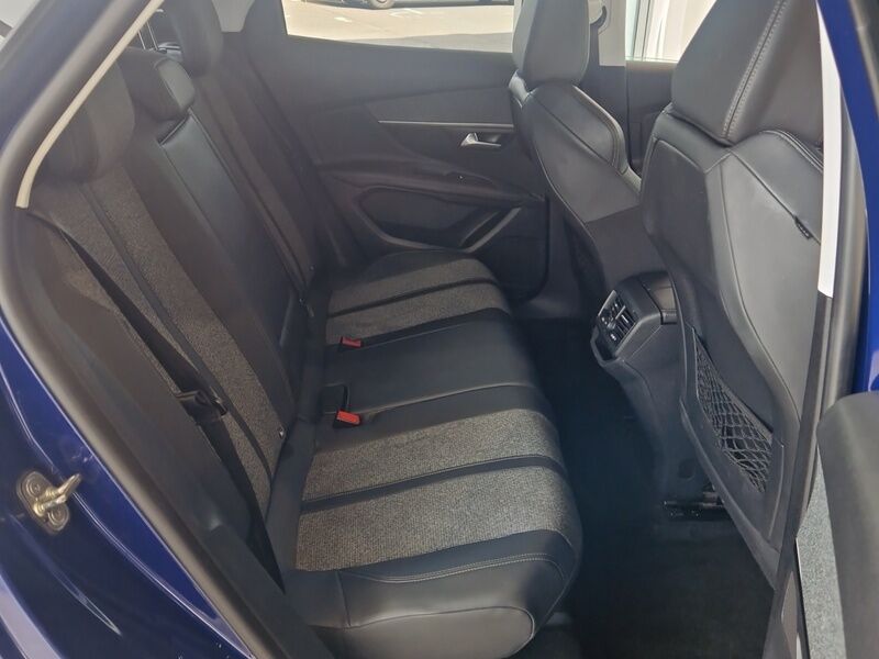 More views of Peugeot 3008