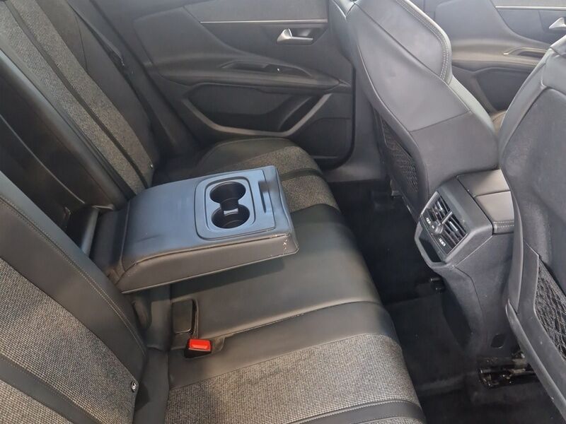 More views of Peugeot 3008