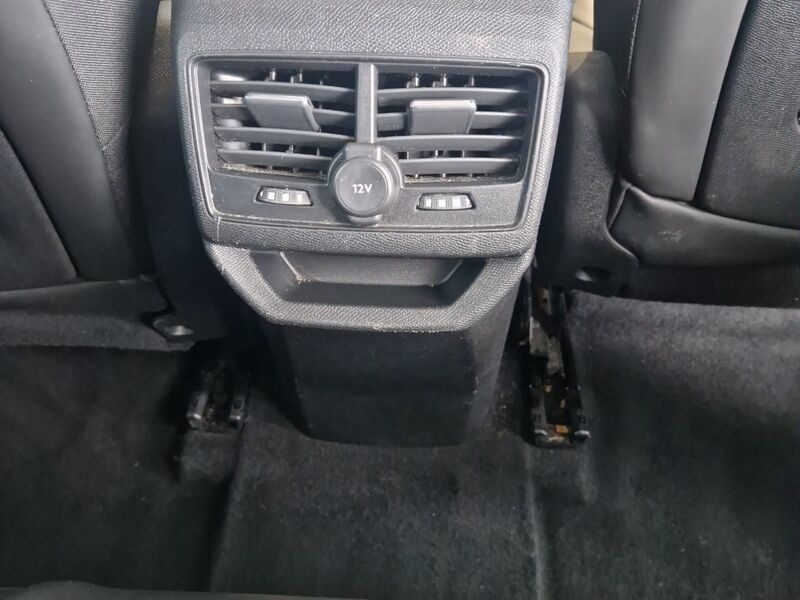 More views of Peugeot 3008