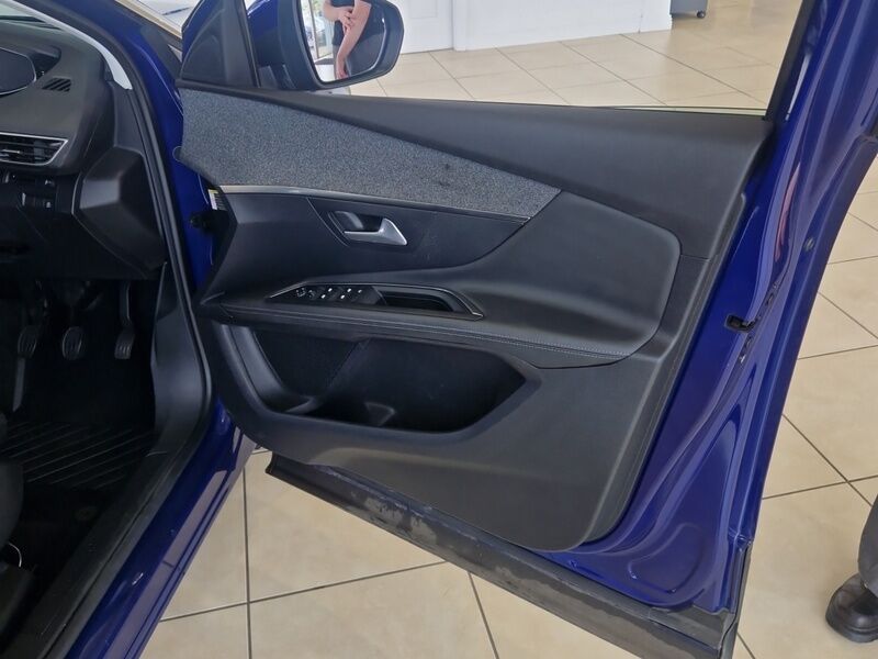More views of Peugeot 3008
