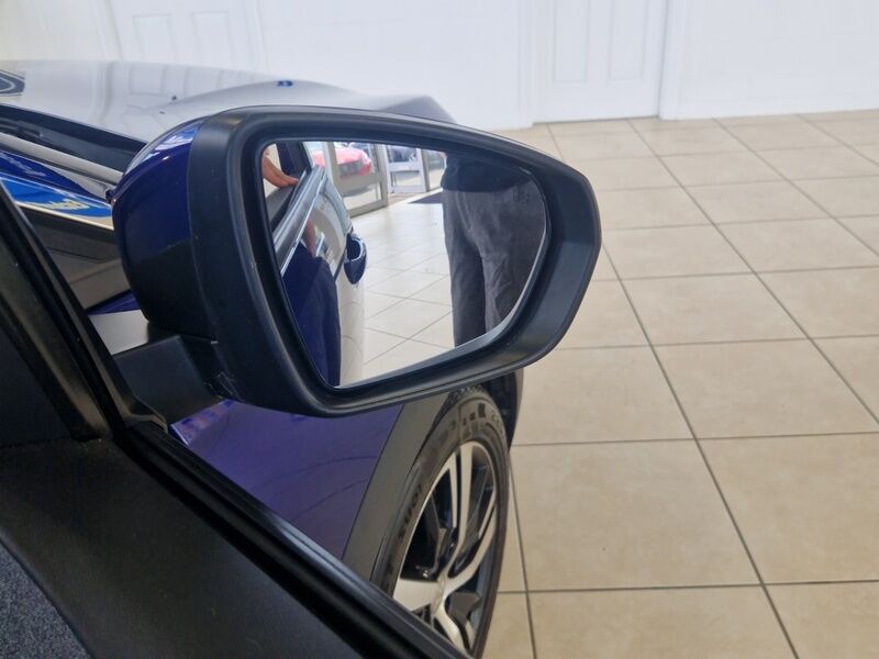 More views of Peugeot 3008