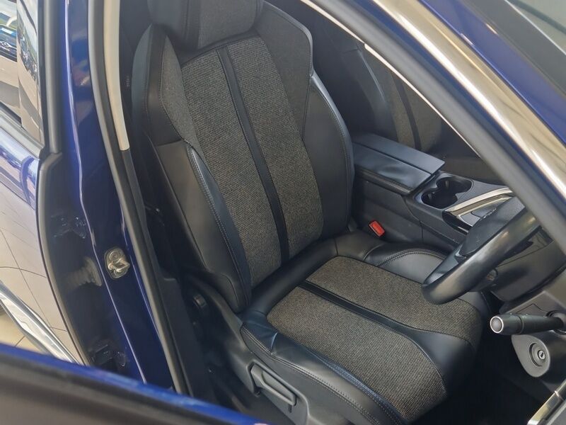 More views of Peugeot 3008