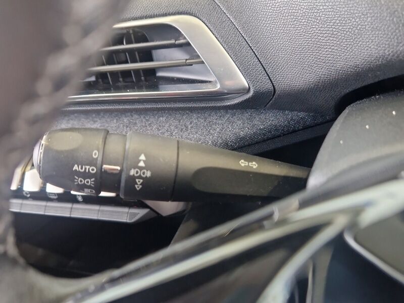 More views of Peugeot 3008