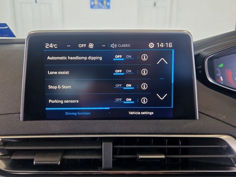 More views of Peugeot 3008