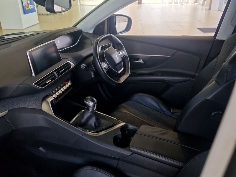 More views of Peugeot 3008