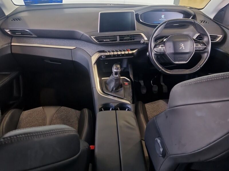 More views of Peugeot 3008