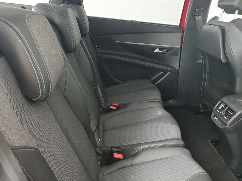 More views of Peugeot 5008