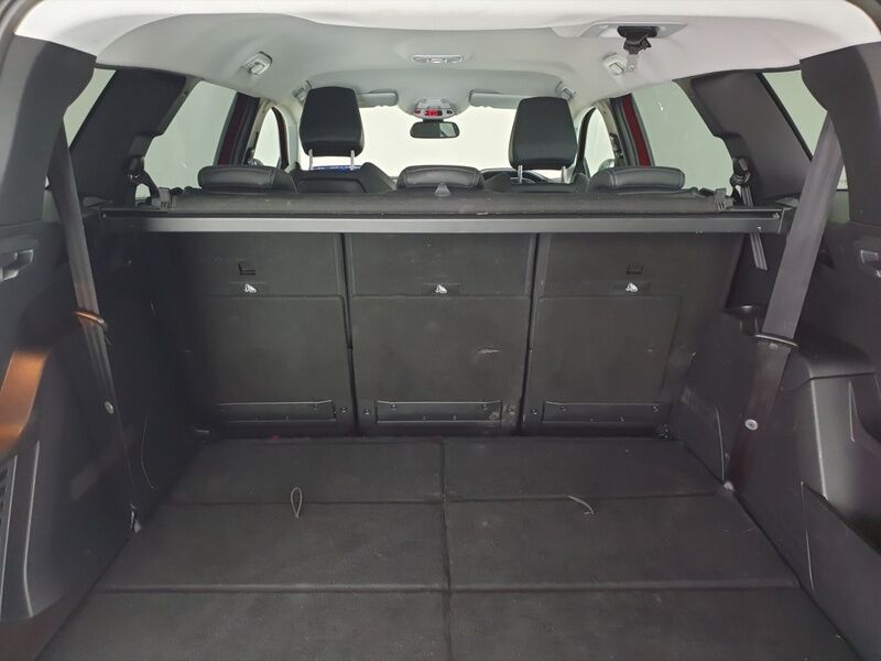 More views of Peugeot 5008