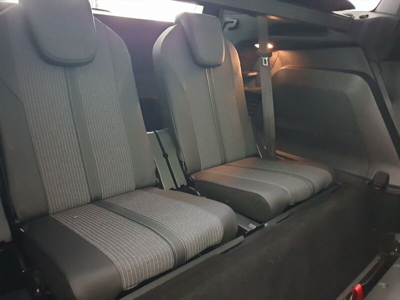 More views of Peugeot 5008