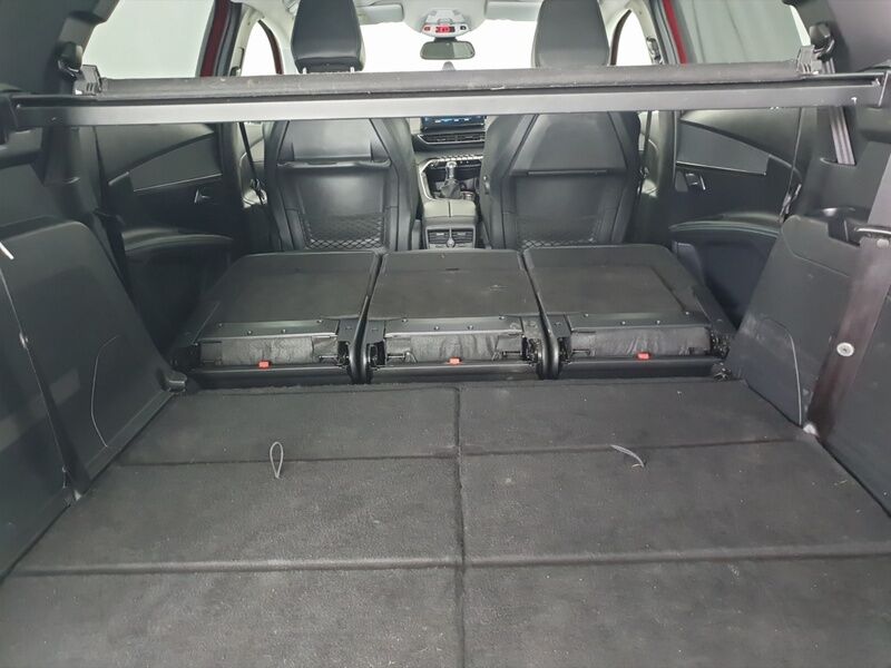 More views of Peugeot 5008