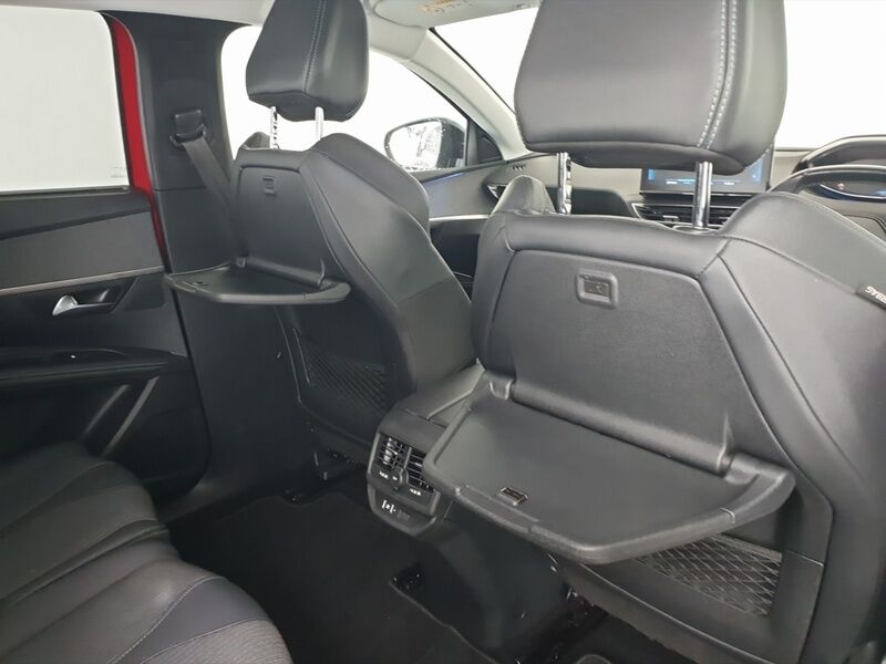 More views of Peugeot 5008