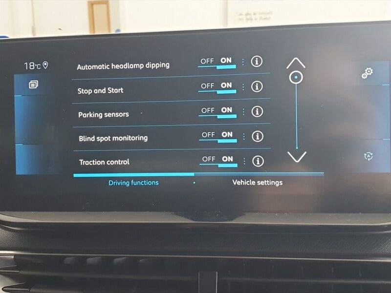 More views of Peugeot 5008