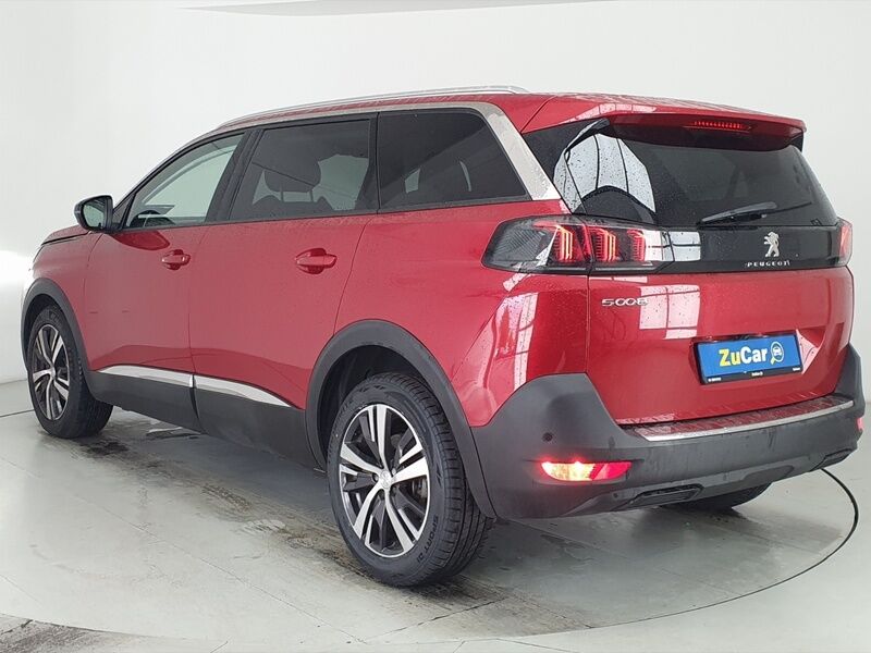 More views of Peugeot 5008