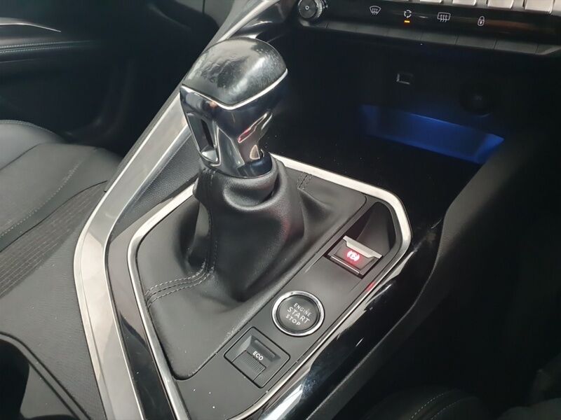 More views of Peugeot 5008